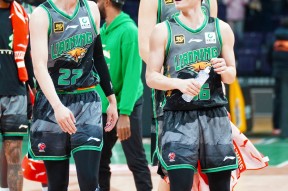 包含深圳男篮训练开放日，窗口期复出首秀引欢呼，CBA常规赛在即，资深球员宣示担当的词条-九游登录账号入口